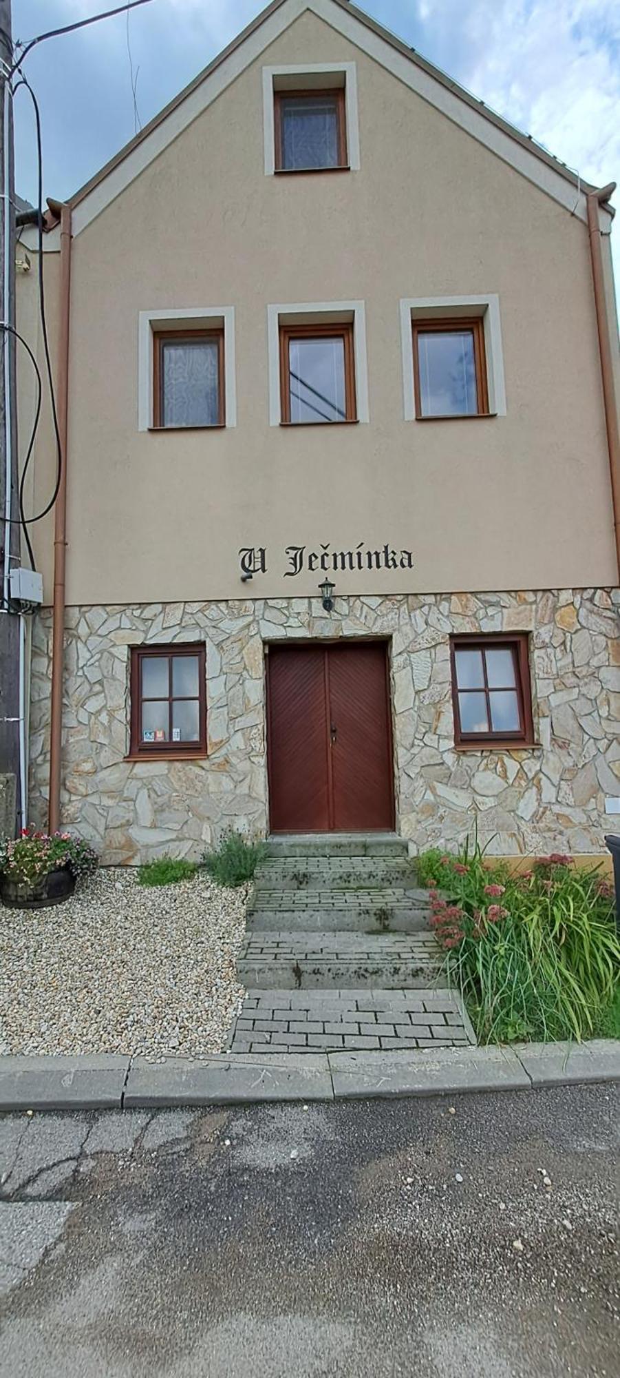 U Jecminka Villa Hlohovec Bagian luar foto